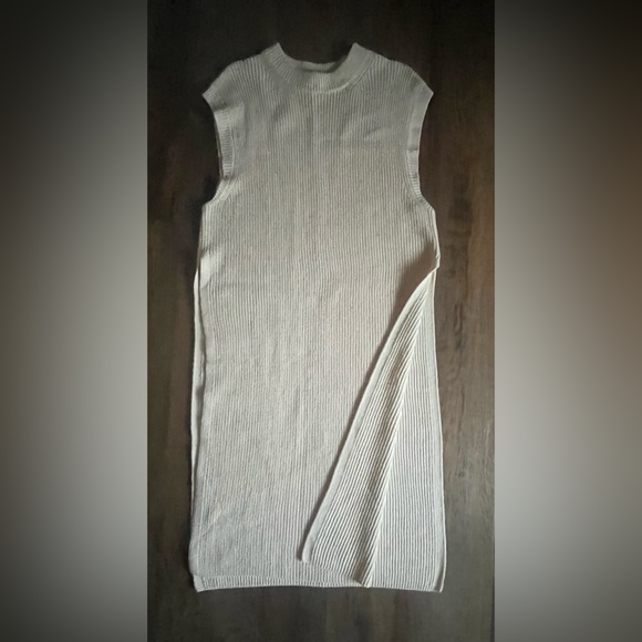 H&M Sleeveless Ivory Ribbed knit Sweater/ Dress with side slits. Size Large - Picture 7 of 13
